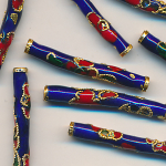 Cloisonne-Perlen blau gold rot, Inhalt 2 St&uuml;ck, Gr&ouml;&szlig;e 28 x 4 mm