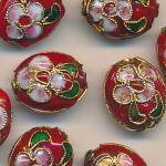 Cloisonne-Perlen rot-gold, Inhalt 2 Stück, Größe 14 x 12 mm