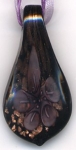 Anh&auml;nger violett schwarz Goldpuder, Gr&ouml;&szlig;e 60 x 30 mm, Inhalt 1 St&uuml;ck, Band