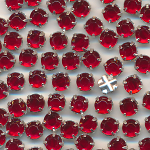 Glasstrass, siam-rubin rot, 25 Stück, Größe 5 mm, gefasst, zum Aufnähen, Preciosa