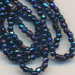 Cut-Perlen kobalt-blau metallic rainbow, Inhalt 13,5 g, Größe 10/0, antik fein AB Charlottes Strang