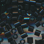 Hexa-Cut-Perlen schwarz opak, Inhalt 20 g, Gr&ouml;&szlig;e 14/0