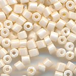 Hexa-Cut-Perlen elfenbein l&uuml;ster, Inhalt 20 g, Gr&ouml;&szlig;e 10/0