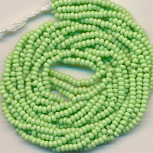 Rocailles hell-grün, Inhalt 7,5 g, Größe 10/0 (2,3 mm), böhmisch Strang