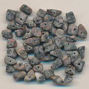 Edelstein-Perlen Chips Fossil Jasper, Inhalt 50 Stück, gebohrt, Größe bis 10 mm