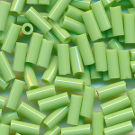 Stiftperlen hell grün, Inhalt 8 g, Größe 4,8 x 2,2 mm, böhmisch